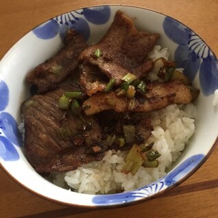 肉盛り合わせ丼